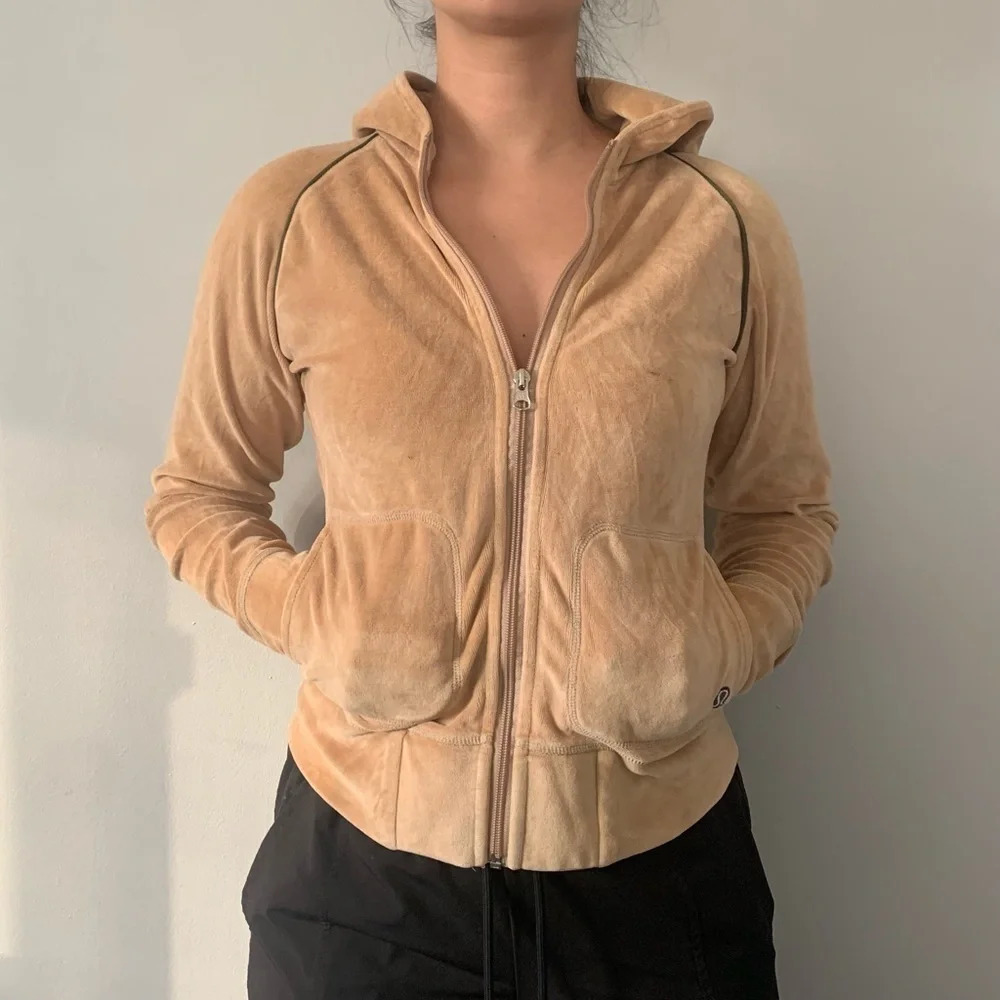 🧥 Lululemon Tan Full-Zip Hooded Sweater – Early-Era / OG Style – Women’s Small 🧥 - Picture 2 of 15